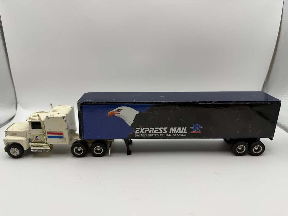 Ertl 1:64 Ford LTL-9000 U.S. Postal Service Express Mail Semi Truck